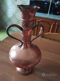 vaso in rame martellato con manici 