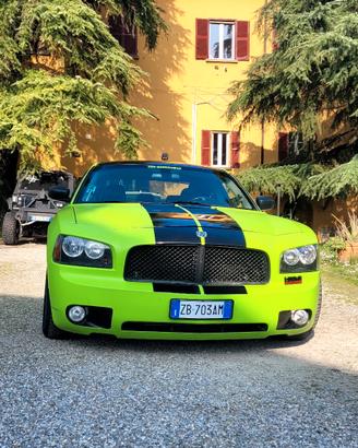 5.7 V8 DODGE CHARGER ,ASI ESENTE BOLLO