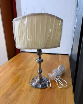 lampada da tavolo NUOVA