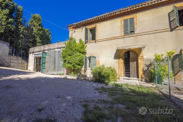 Casa Colonica a Potenza Picena 5 locali