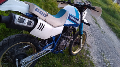 Vendo Suzuki 600