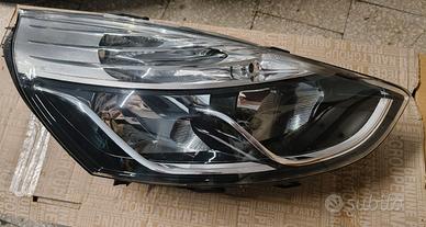 Faro dx Clio IV 2014 per ricambi componenti.