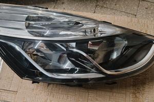 Faro dx Clio IV 2014 per ricambi componenti.