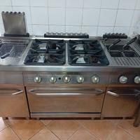 Cucina 4 fuochi,friggitrice,cuocipasta,forno pizza