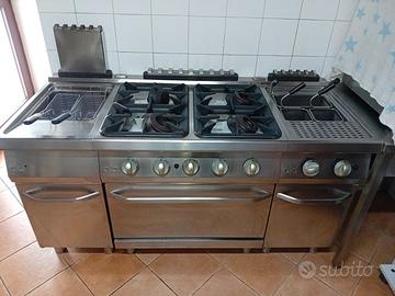 Cucina 4 fuochi,friggitrice,cuocipasta,forno pizza