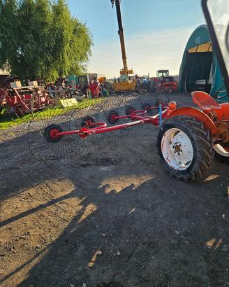 Ranghinatore andanatore stellare per trattore