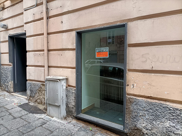 Locale commerciale, via G. Martucci, Chiaia,Napoli