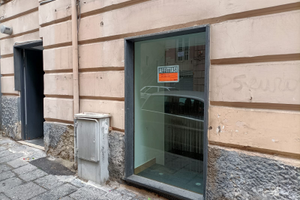 Locale commerciale, via G. Martucci, Chiaia,Napoli