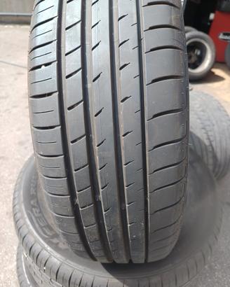  gomme 215 65 17/99v  pneumatici