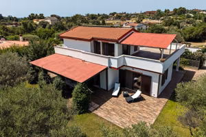 Villa con giardino su 4 lati - ristrutturata