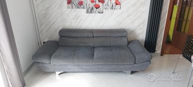 DIVANO LINEARE IN BUONE CONDIZIONI 