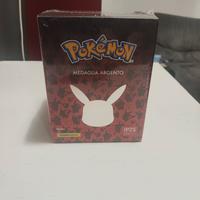 Moneta Pikacku in argento in Pokeball