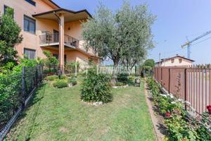 PORZIONE DI BIFAMILIARE CON GIARDINO