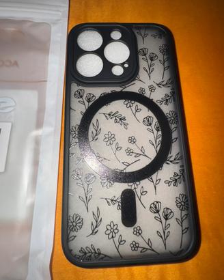 cover nera floreale per iphone