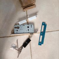 serratura per porta interna con cilindro europeo 