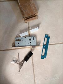 serratura per porta interna con cilindro europeo 