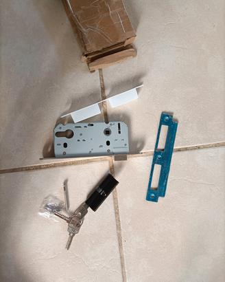 serratura per porta interna con cilindro europeo 