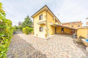 PORZIONE DI BIFAMILIARE A ROMA