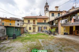 TERRACIELO SU DUE LIVELLI CON AMPIO BOX - DOPPIA O