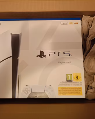 PS5 NUOVA SIGILLATA CON GIOCHI E ACESSORI