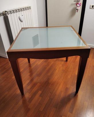 Tavolo in legno allungabile con piano in vetro