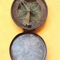 Antico astrolabio islamico “Indicatore Qibla” XIX