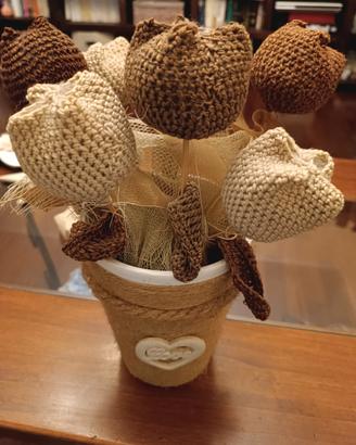 vaso con fiori fatto a mano
