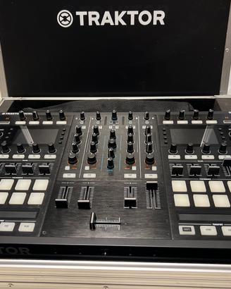 Native Instruments Traktor Kontrol S8 + Flycase