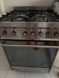 Cucina con forno, in buono stato