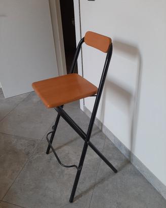 sgabello in legno