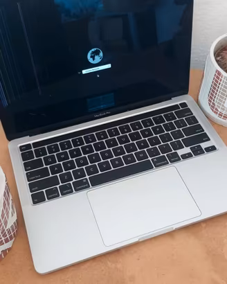 MacBook Pro APPLE 13 2020 8GB RAM 2TB SSD PORTATIL