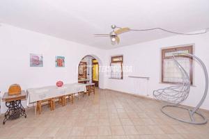 VILLA BIFAMILIARE CON GIARDINO E BOX TRIPLO
