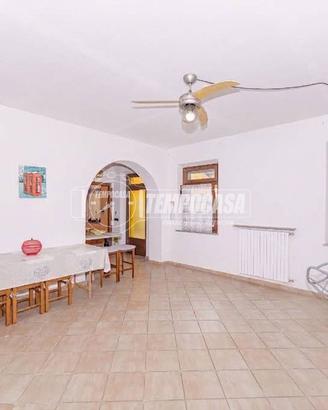 VILLA BIFAMILIARE CON GIARDINO E BOX TRIPLO