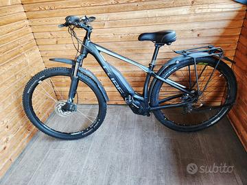 Ebike Cube con parafanghi e portapacchi