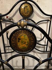 Antico letto una piazza in ferro battuto