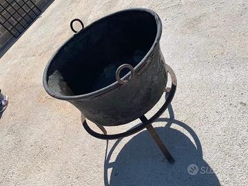 Calderone antico grande di rame