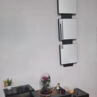 Ingresso nero sospeso e specchio