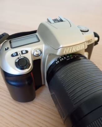 Fotocamera Nikon F60 senza obiettivo