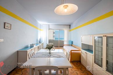 6/7 p.letto con grande balcone vista mare e p.auto