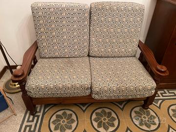 Divano due posti e due poltrone