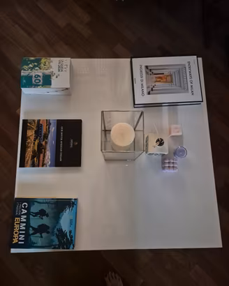 tavolo bianco quadrato basso