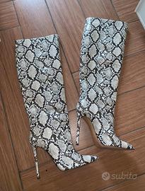 Stivali pitonati con tacco alto, vera pelle