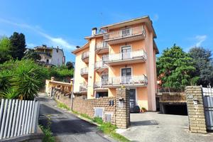 4 LOCALI A RIGNANO FLAMINIO