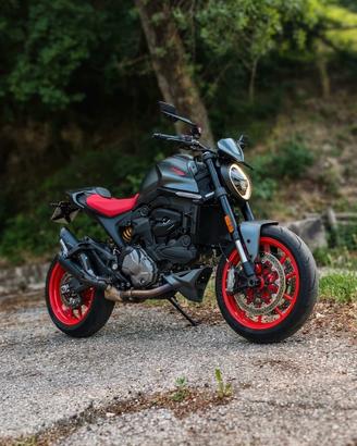 Ducati Monster 937 + Plus
