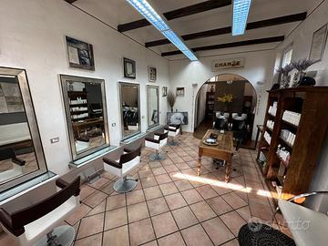 Avviato salone parrucchiere 15 anni storico