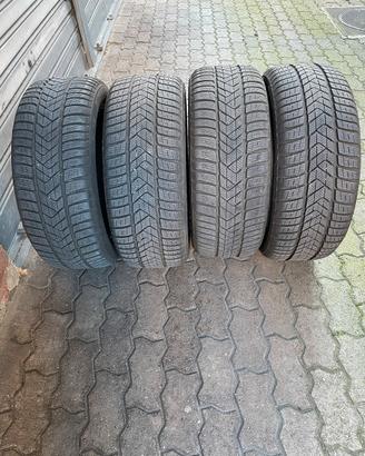 Pirelli Sottozero Invernali 245/45/18
