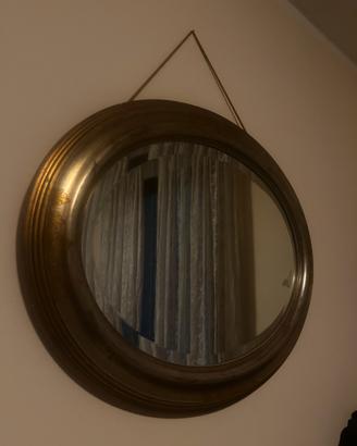 Specchio ovale con cornice dorata stile vintage