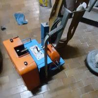 MACCHINA PER FUGATURE