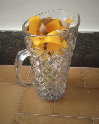 Brocca in vetro lavorato 