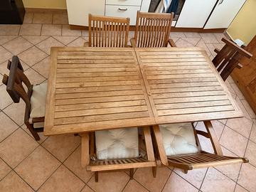 Tavolo in teak e sedie con braccioli